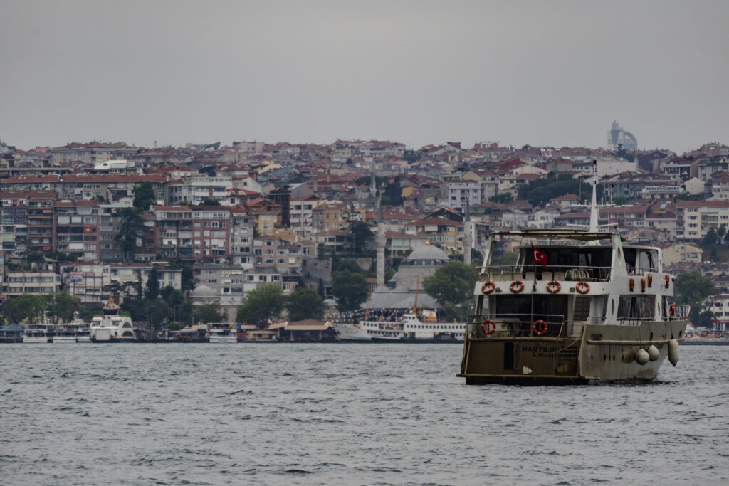 Ships_in_Istanbul