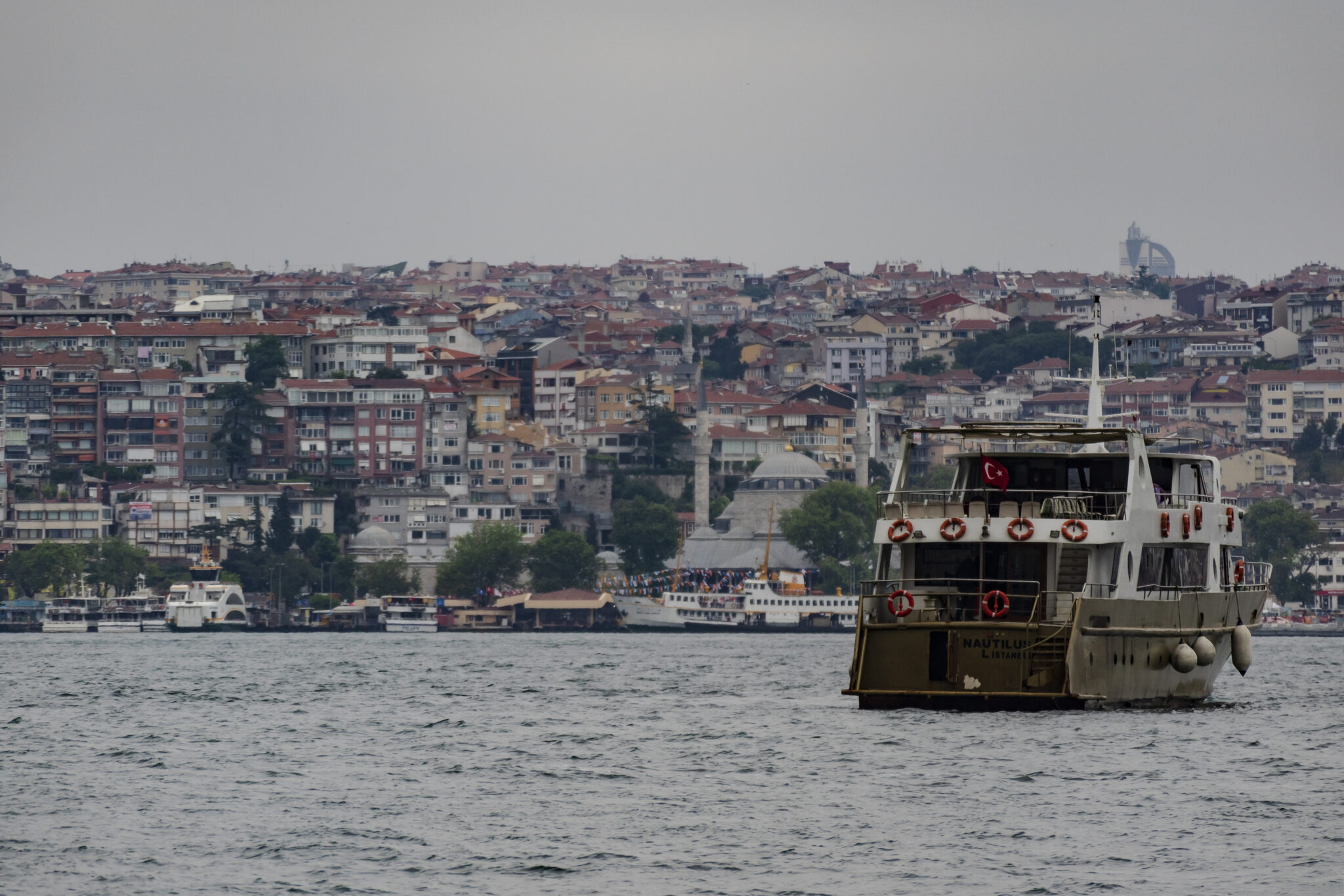 Ships_in_Istanbul Ships_in_Istanbul
